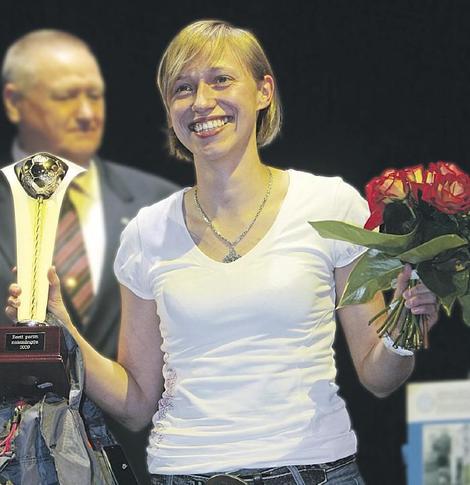 Капитан женской сборной Эстонии Анастасия Морковкина получила титул лучшей футболистки Эстонии и в 2009 году. 